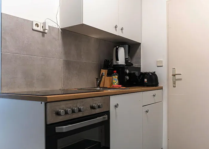 Stylish 1-bedroom Retreat - Meidling Center Apartment Vienna