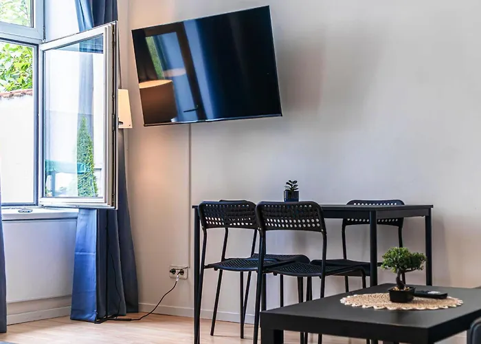 Stylish 1-bedroom Retreat - Meidling Center *