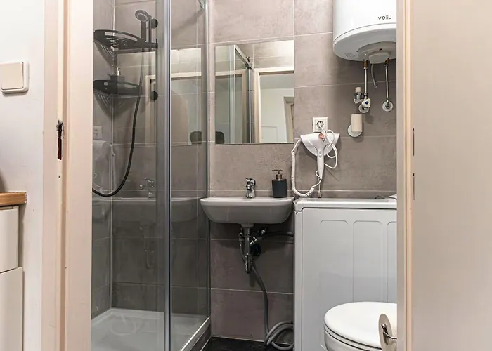 Stylish 1-bedroom Retreat - Meidling Center *